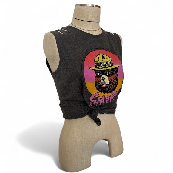 *NEW* Gray Smokey the Bear Graphic Sleeveless Cut Out Retro T-shirt - Picture 7 of 10